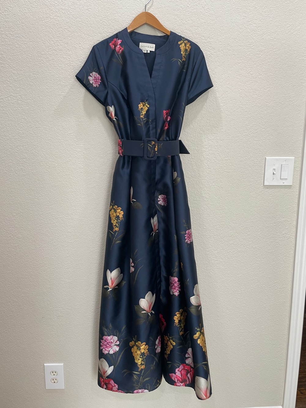 Sachin + Babi Navy Floral Satin Maxi evening gown with belt. Has pockets.